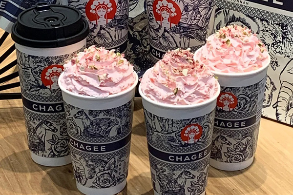 掌握创业机会，加盟霸王茶姬，共享茶饮行业的巨大商机！